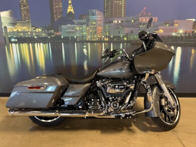 Harley-Davidson<sup>®</sup> Road Glide<sup>®</sup> 2021 FLTRX 637023 Gauntlet Gray Metallic w/ Cast