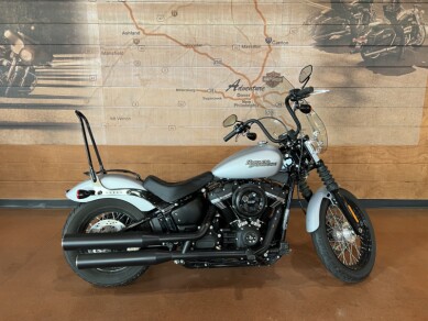 Harley-Davidson<sup>®</sup> Street Bob<sup>®</sup> 2020 FXBB 052747U-ADV Barracuda Silver