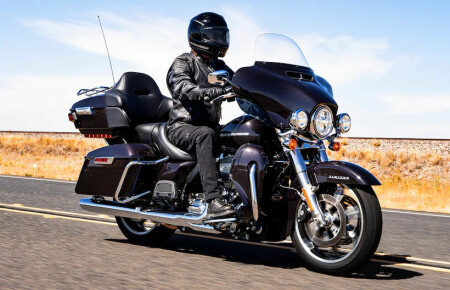 Test ride the 2022 Harley-Davidson® Ultra Limited near Brandon FL