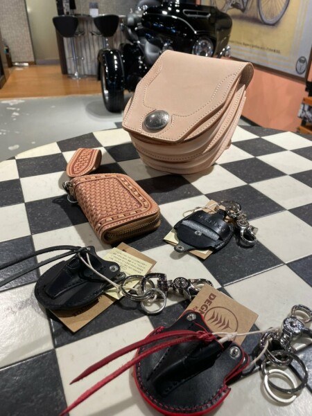 【アパレル情報】レザー小物入荷しました!