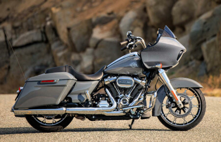 2022 Harley-Davidson® Road Glide® vs 2023 Indian Challenger Comparison near St. Petersburg FL