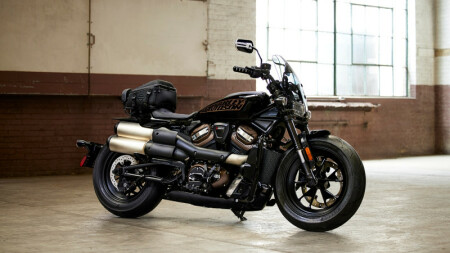 Compare the 2022 Harley-Davidson® Sportster® S vs 2023 Indian Scout near Clearwater FL