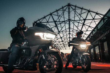 Kawa w towarzystwie nowego CVO™ Street Glide®
