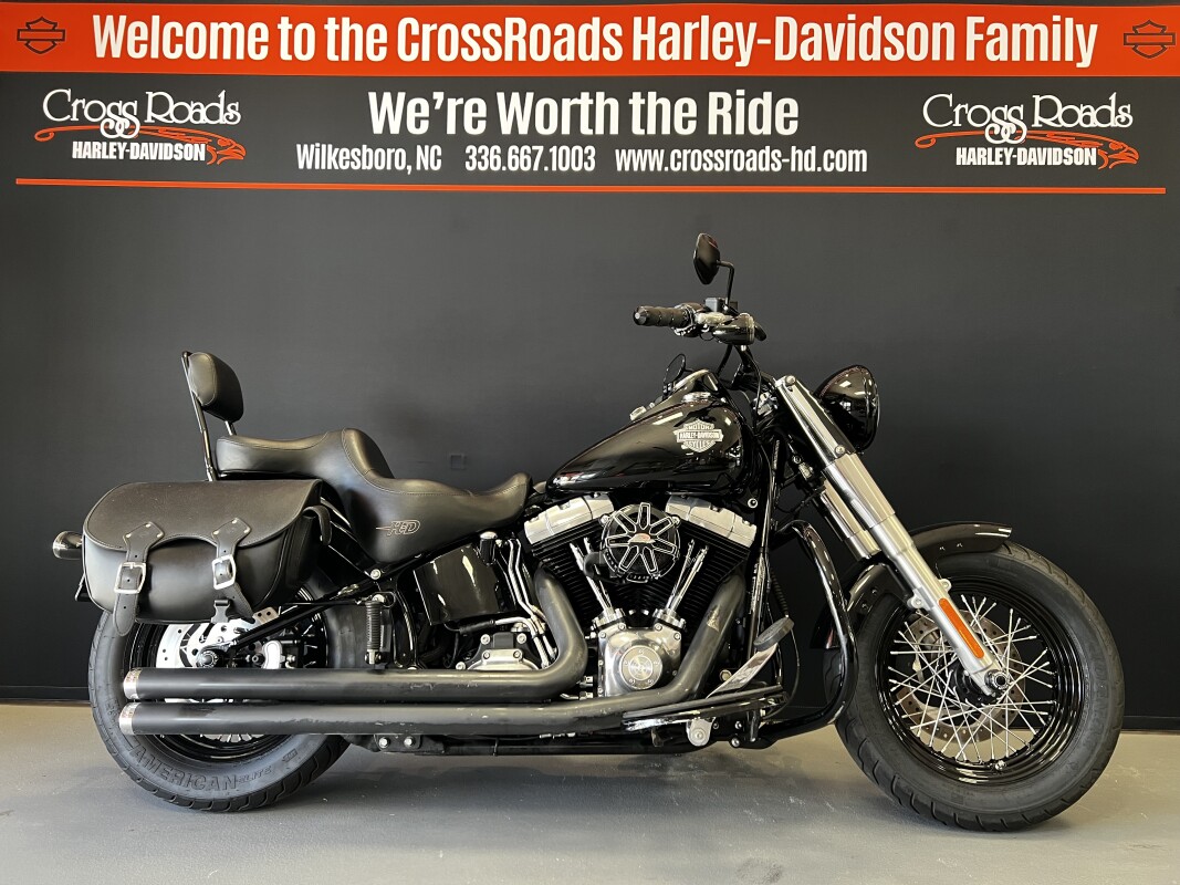 2016 Harley-Davidson<sup>®</sup> Softail Slim<sup>®</sup> Vivid Black