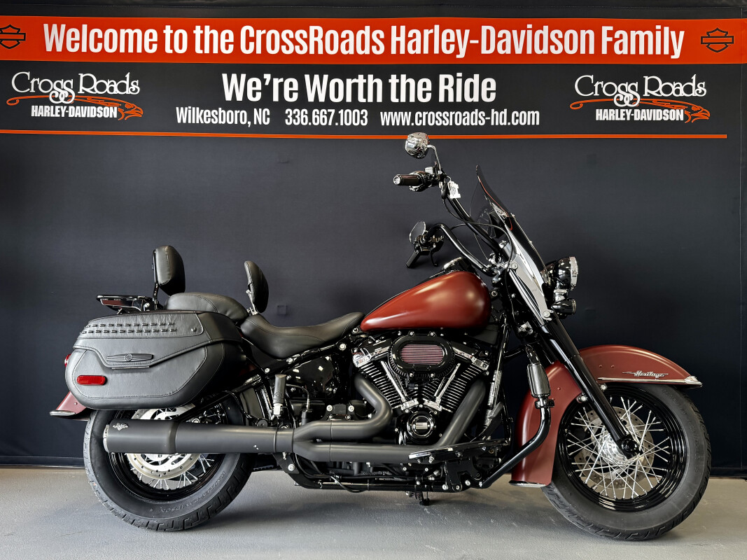2018 Harley-Davidson<sup>®</sup> Heritage Classic 114 Red Iron Denim