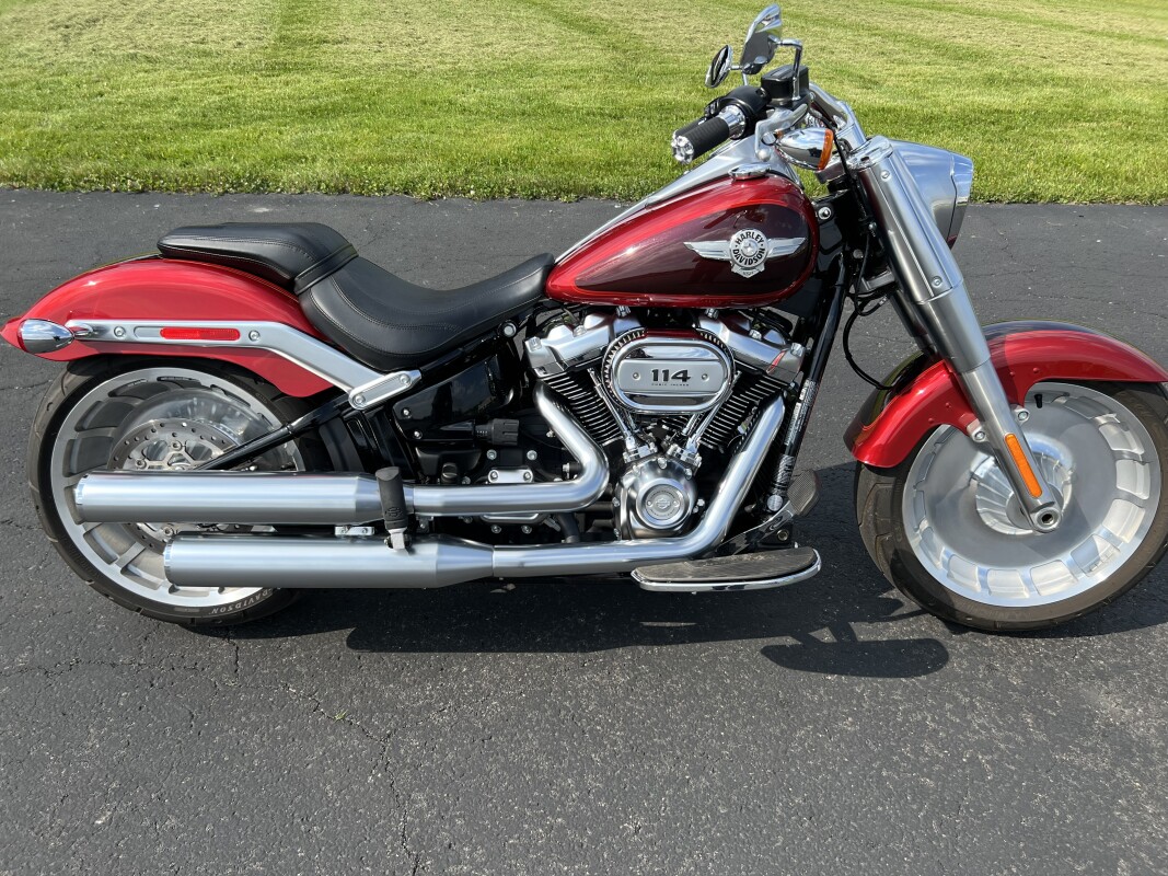 2018 Harley-Davidson<sup>®</sup> Fat Boy<sup>®</sup> 114 Wicked Red/Twisted Cherry