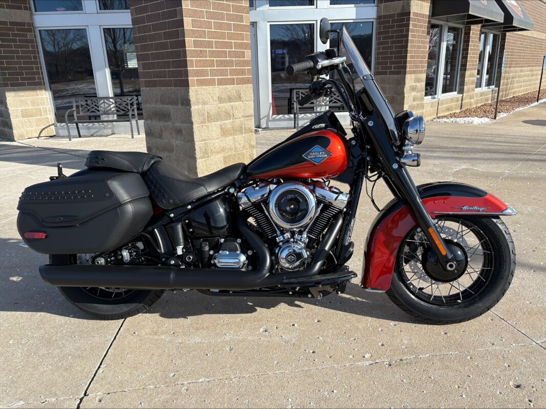 2025 Harley-Davidson Heritage Classic Whiskey Fire / Vivid Black w/Laced Wheels