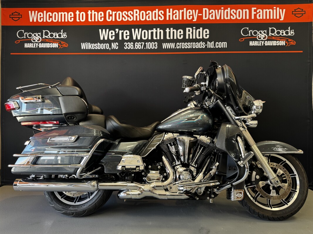 2015 Harley-Davidson® Electra Glide® Ultra Classic™ Custom Colour Black Magic