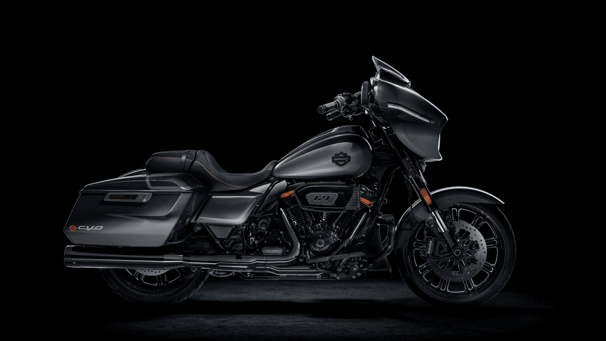 2025 Harley-Davidson® CVO™ Street Glide® in dark custom finish, featuring premium touring comfort & Milwaukee-Eight® 121 VVT engine, near Orlando, FL.