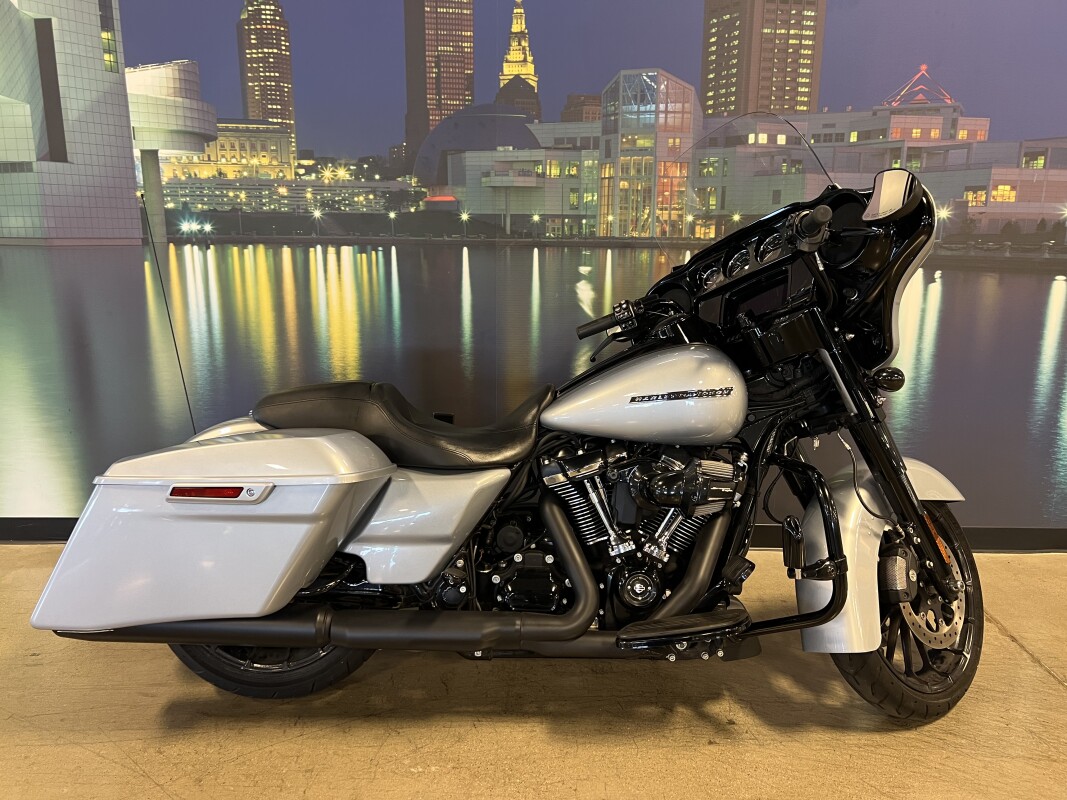 HarleyDavidson® Street Glide® Special 2019 FLHXS 672008URNR Barracuda