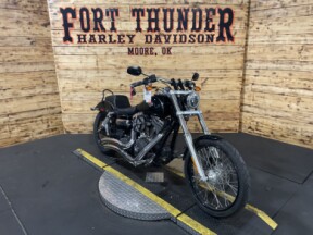 Harley-Davidson<sup>®</sup> Wide Glide<sup>®</sup> 2016 FXDWG Vivid Black thumb 3