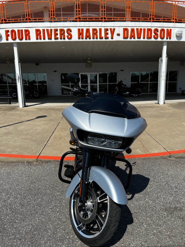 2020 HarleyDavidson® Road Glide® Special Barracuda Silver Denim Four
