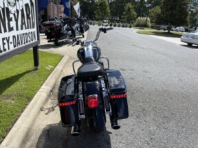 2020 Harley-Davidson<sup>®</sup> Road King<sup>®</sup> Vivid Black thumb 2