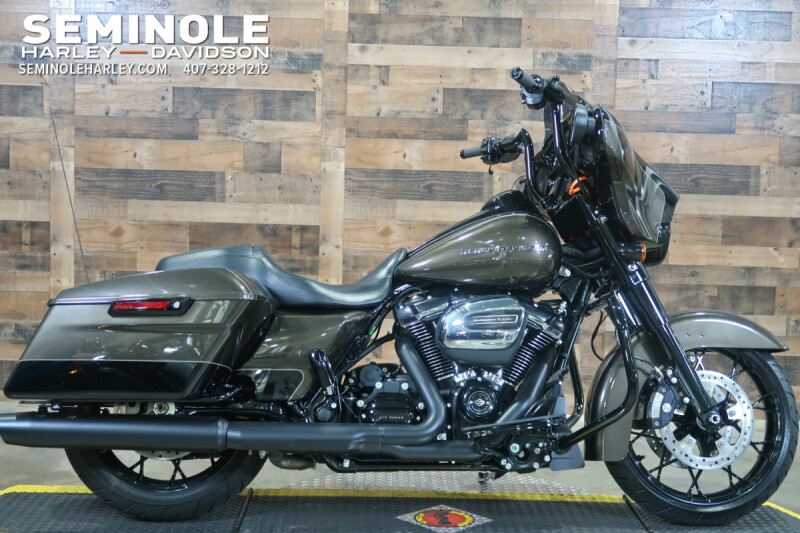 2020 Harley-Davidson<sup>®</sup> Street Glide<sup>®</sup> Special River Rock Gray/Vivid Black
