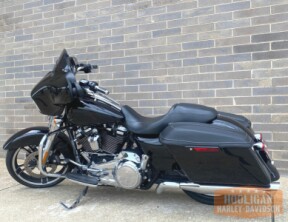 2019 Harley-Davidson<sup>®</sup> Street Glide<sup>®</sup> thumb 1