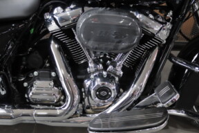 2022 Harley-Davidson<sup>®</sup> Street Glide<sup>®</sup> Special Vivid Black thumb 2
