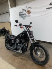 2016 Harley-Davidson® Street Bob® Vivid Black thumb 2