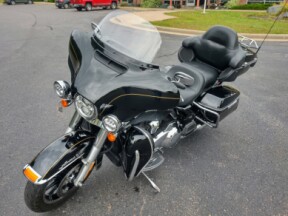 2017 Harley-Davidson<sup>®</sup> Ultra Limited FIREFGHTR BLACK W/PINSTRIPE thumb 3