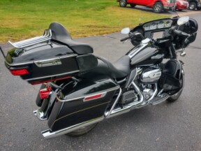 2017 Harley-Davidson<sup>®</sup> Ultra Limited FIREFGHTR BLACK W/PINSTRIPE thumb 1