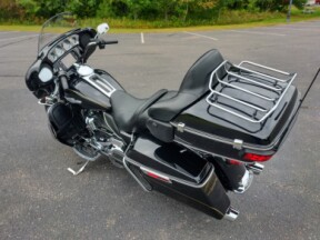 2017 Harley-Davidson<sup>®</sup> Ultra Limited FIREFGHTR BLACK W/PINSTRIPE thumb 2