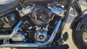 2021 Harley-Davidson<sup>®</sup> Softail Slim<sup>®</sup> Vivid Black thumb 1