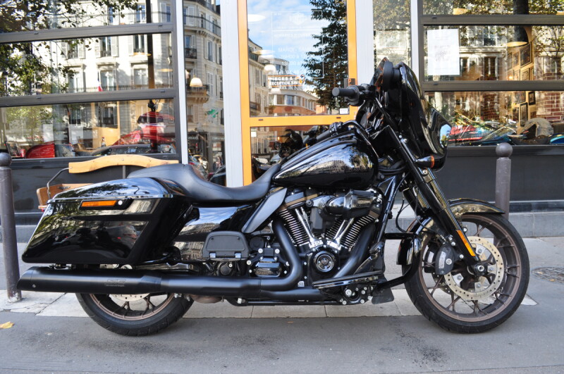 2022 Harley-Davidson® Street Glide® ST Vivid Black 