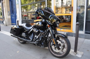2022 Harley-Davidson® Street Glide® ST Vivid Black  thumb 3