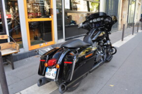 2022 Harley-Davidson® Street Glide® ST Vivid Black  thumb 2