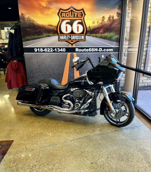 Black 2018 Harley-Davidson Road Glide FLTRX