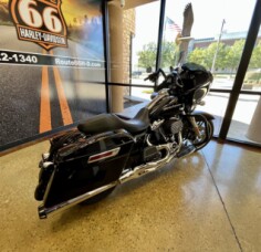 Black 2018 Harley-Davidson Road Glide FLTRX thumb 1
