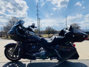 2018 Harley-Davidson<sup>®</sup> Road Glide<sup>®</sup> Ultra FLTRU thumb 2