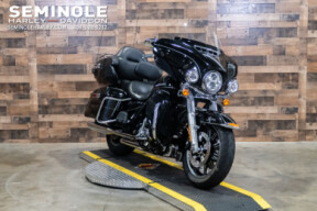 2016 Harley-Davidson<sup>®</sup> Ultra Limited Black thumb 3