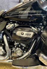 Black 2017 Harley-Davidson Ultra Limited FLHTK thumb 2