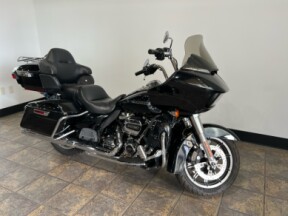 2018 Harley-Davidson<sup>®</sup> Road Glide<sup>®</sup> Ultra Black thumb 3