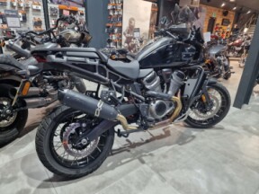 2022 Harley-Davidson® Pan America™ 1250 Special Vivid Black thumb 3