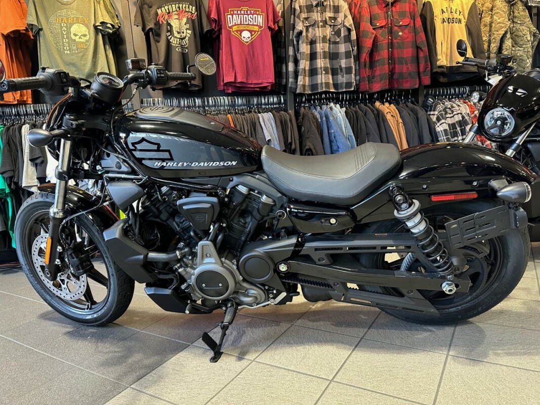 2022 Harley-Davidson<sup>®</sup> Nightster™ Vivid Black