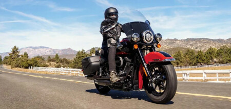 Compare the 2022 Harley-Davidson® Heritage Classic vs 2023 Indian Chief near Brandon FL