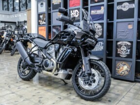 2022 Harley-Davidson<sup>®</sup> Pan America™ 1250 Vivid Black thumb 3