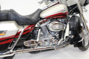 2006 Harley-Davidson<sup>®</sup> Screamin’ Eagle Ultra Classic Electra Glide Two-Tone Autumn Haze an thumb 1