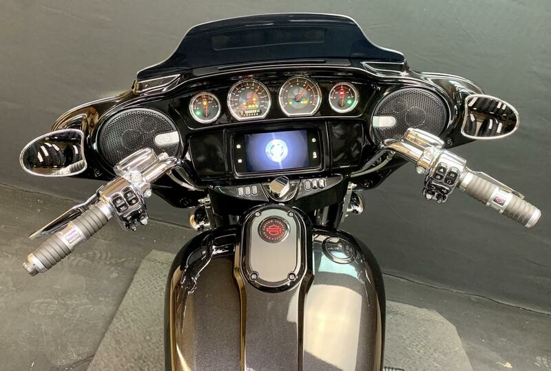 CVO Street Glide - Photo 8