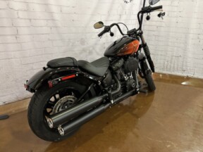2023 Harley-Davidson<sup>®</sup> Street Bob<sup>®</sup> 114 FXBBS BLACK thumb 1