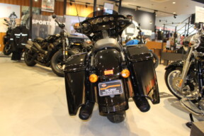 2023 Harley-Davidson<sup>®</sup> Street Glide<sup>®</sup> Special Vivid Black thumb 2