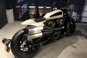 2023 Harley-Davidson<sup>®</sup> Sportster<sup>®</sup> S White Sand Pearl thumb 0