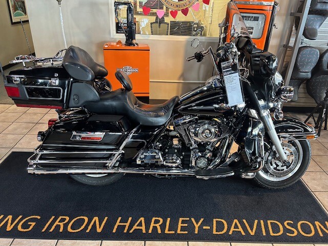 2008 Harley-Davidson<sup>®</sup> Electra Glide® Ultra Classic® BLACK W/PINSTRIPE