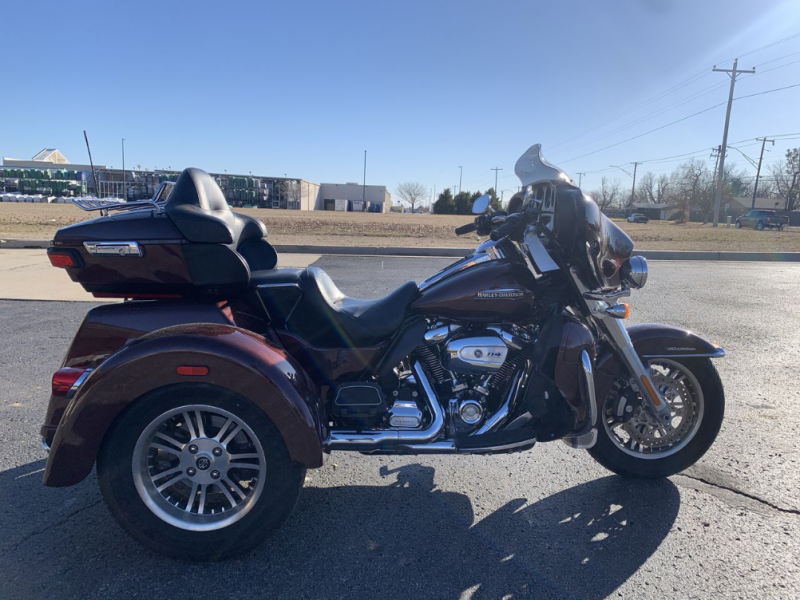 Harley-Davidson<sup>®</sup> Tri Glide<sup>®</sup> Ultra 2019 FLHTCUTG Twisted Cherry