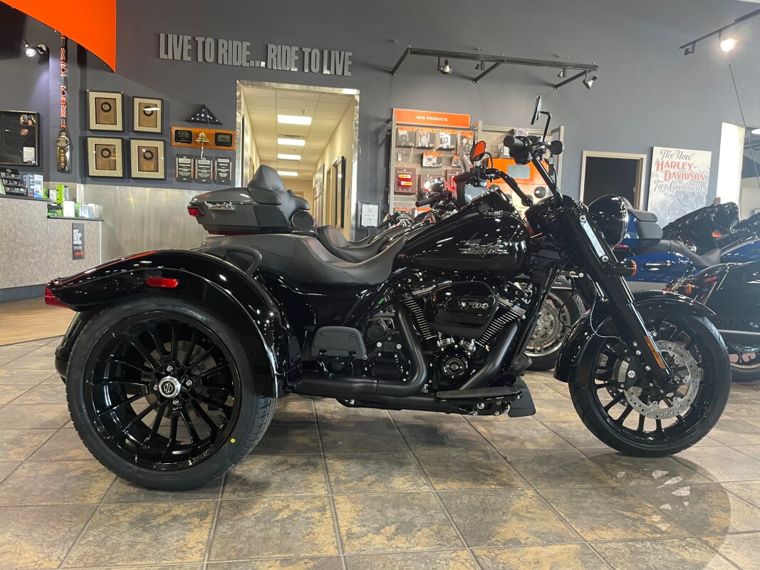 2023 Harley-Davidson<sup>®</sup> Freewheeler<sup>®</sup> Vivid Black