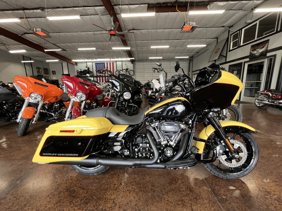FLTRXS 2023 Road Glide<sup>®</sup> Special
