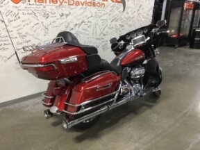 2018 Harley-Davidson<sup>®</sup> Ultra Limited  thumb 2