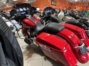 FLHX 2023 Street Glide<sup>®</sup>  thumb 1