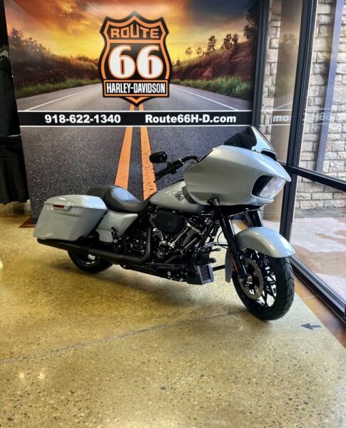Atlas Silver Metallic–Black Finish 2023 Harley-Davidson Road Glide Special FLTRXS